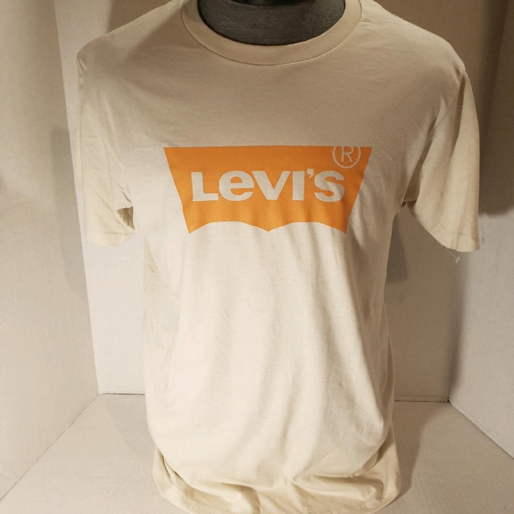 NWOT Men's Levi's T-shirt